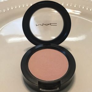 MAC Bloom On Pro Longwear eye shadow